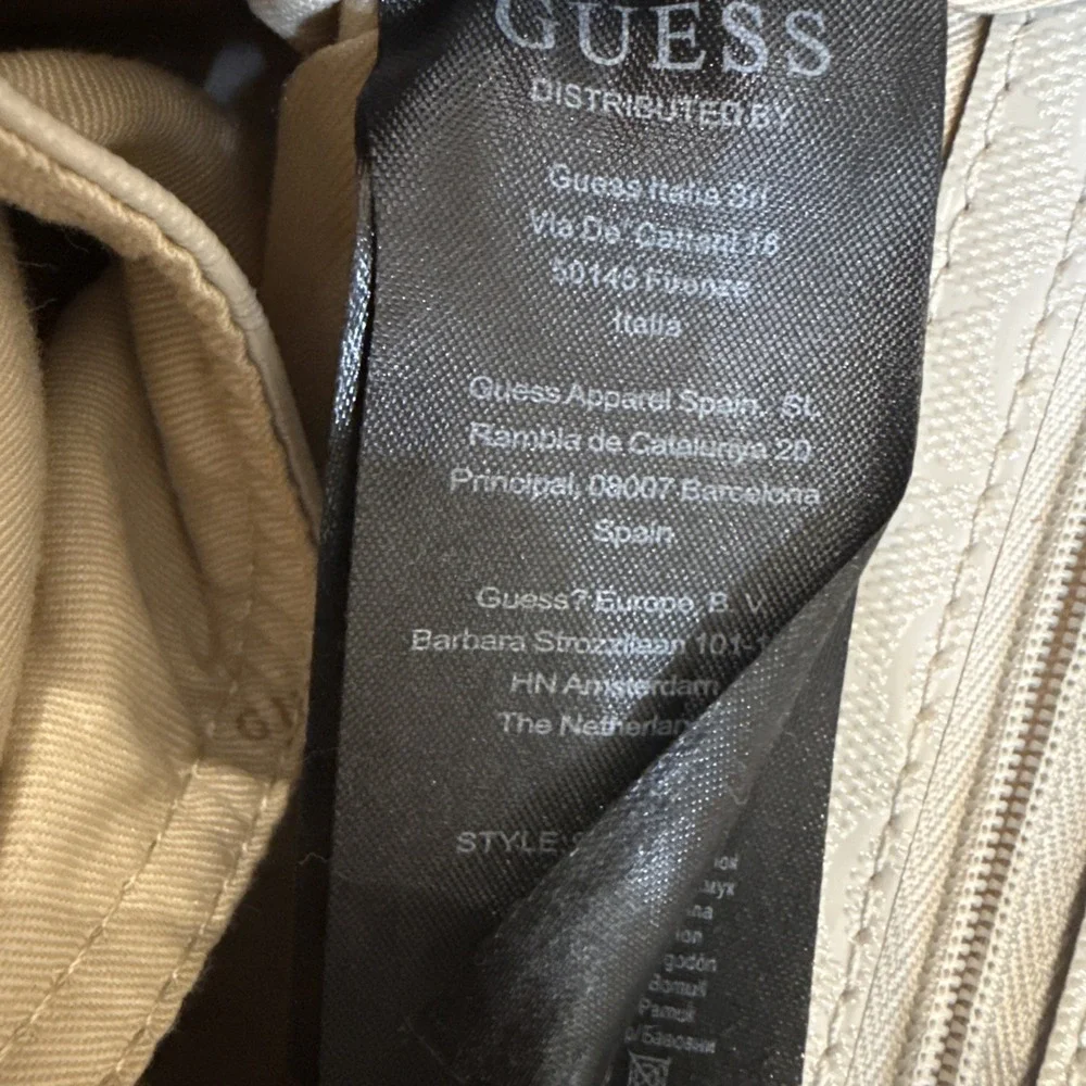 VTG GUESS Light Gray Wiloma Shine Logo Quilted Backpack Purse School Y2K**See